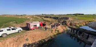Şanlıurfa'da pikniğe giden aile kabusu yaşadı! Sulama kanalına giren iki çocuk hayatını kaybetti. 

ترجمة:
عاشت عائلة كابوسًا أثناء ذهابها في نزهة في شانلي أورفا! توفي طفلان بعد دخولهما قناة الري.