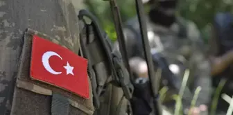 The entry of some retired soldiers into the officers' club has been banned.
