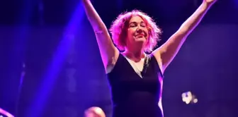 Scary news from Nazan Öncel! She was taken to the hospital by ambulance.