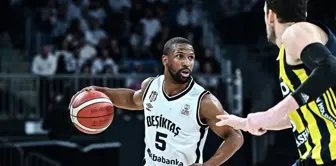 The breathtaking derby in the basketball court of Beşiktaş.