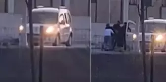 Drift yaparken arkadaşını camdan aşağı düşürdü. 

Arapça çevirisi:
أثناء الانجراف، أسقط صديقه من النافذة.
