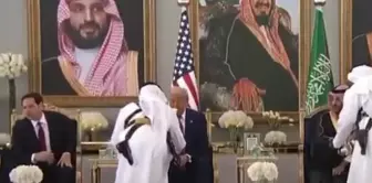 Трампова неопытность на Ближнем Востоке! Он не знал, что делать в ответ на угощение.