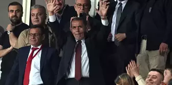 The legendary Fenerbahçe player celebrated Galatasaray's championship! Özbek applauded standing up.