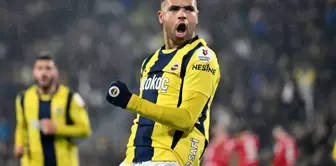 En-Nesyri made a gesture to the fans after scoring a goal.