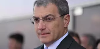 داميان كومولي يوضح: 