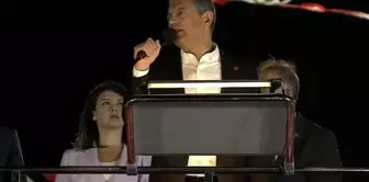 Özgür Özel'den heyecanlandıran asgari ücret çıkışı: Temmuz ayında zam alacağız

أول تصريح مثير من أوزغور أوزيل حول الحد الأدنى للأجور: سنحصل على زيادة في شهر يوليو.