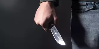 الأم والأب جرحا بسكين، وتم القبض عليه من قبل الشرطة.