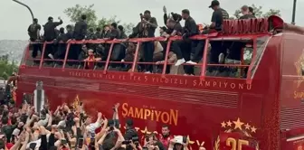 Message from Osimhen to Boniface on an open-top bus: This club is very big.