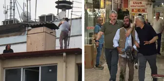 Şehir şehir gezip 100'ün üzerinde intihar girişiminde bulundu. 

تجول في المدن وقدم أكثر من 100 محاولة انتحار.