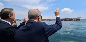 İstanbul Boğazı'nda tarihi an! Cumhurbaşkanı Erdoğan, 'Osman Gazi'yi Karadeniz'e uğurladı. 

تاريخي لحظة في مضيق إسطنبول! الرئيس أردوغان ودع 