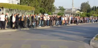 In Izmir, 23,000 workers went on strike, causing congestion at bus stops.