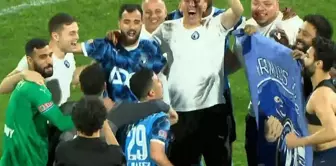 المركز الثاني في الدوري واحتفلوا بالبطولة.