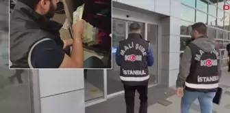 Yeni İBB operasyonundan ilk görüntüler! Kasadan balya balya dolar çıktı. 

الترجمة إلى العربية:

أول لقطات من عملية بلدية إسطنبول الجديدة! خرجت من الخزنة رزم من الدولارات.