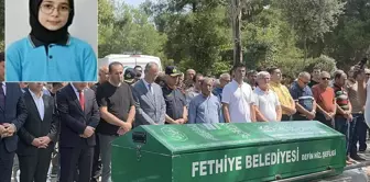 Ailesi, Marmaris depreminde ölen Afra'nın son anlarını anlattı. 

العائلة تروي اللحظات الأخيرة لأفرا التي توفيت في زلزال مارماريس.
