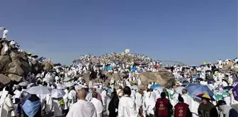 Millions of pilgrims are in Arafat! There has been a crowd.
