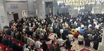 İlk bayram namazı Iğdır'da kılındı. 

Arapça tercümesi: 

أقيمت أول صلاة عيد في إغدير.