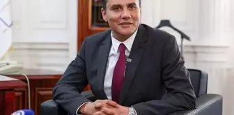 إليك الترجمة إلى اللغة العربية:

كيف هي حالة فردي زيرك الصحية بعد تعرضه لتيار كهربائي؟ هناك بيان من طبيبه.