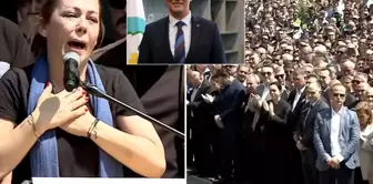 فَرْدِي زَيْرَك وزوجته طلبت العفو من الآلاف الذين تجمعوا في الساحة.