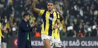 The football player that Fenerbahçe bought for a lot of money dyed his hair pink.