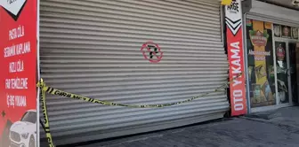 Çalışır vaziyette bulunan araçtan 4 cansız beden çıktı. 

تَمَّ إخراج 4 جثث من السيارة التي كانت في حالة تشغيل.