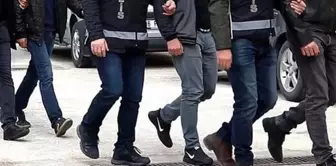 İzmir'deki 'yolsuzluk' operasyonunda 30 kişi tutuklandı. 

ترجمة: تم اعتقال 30 شخصًا في عملية 