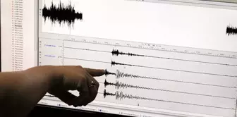 İstanbul'da korkutan deprem cümlesinin Arapça tercümesi:


