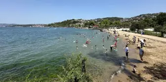 В Бейкозе купание в море запрещено.
