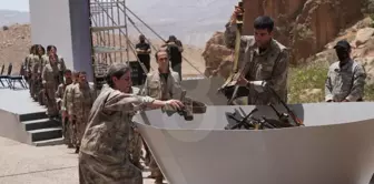 İlk görüntüler geldi! İşte PKK'nın silahları yaktığı anlar. 

Перевод на русский язык:
Первые кадры пришли! Вот моменты, когда ПКК сожгла оружие.