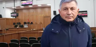 في قضية كارتالكايا، اختلطت الأجواء مرة أخرى في القاعة، واغشي على المتهم في منصة الشهود.