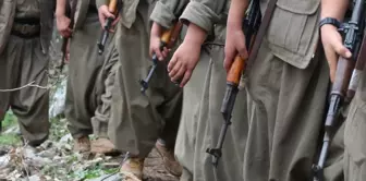 PKK الإرهابيون سيلقون أسلحتهم في قدر مشتعلة.