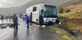 A passenger bus overturned in Sivas! 3 people died, 24 people were injured.
