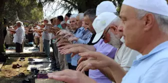 In Karabük, where the fires have been ongoing for a week, the people have gathered for a rain prayer.