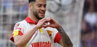 The first image has arrived! Göztepe star Romulo is in Germany for the transfer.