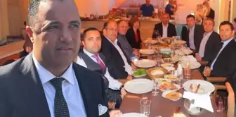 Судья спросил прокурора Резана Эпёздемира о ставшей актуальной фотографии.