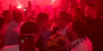 Али Коча встретили с факелами! Обратили внимание на сказанную мелодию.