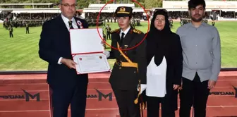 الشهيد عمر هاليسديمير ابنته إليف نور هاليسديمير أصبحت ملازمًا.