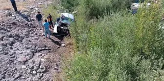 The vehicle that fell from several meters high became a grave for two people.