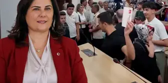 The tension with Çerçioğlu continues! They entered the municipal council chamber and threw down cards with the CHP logo.