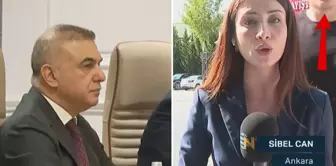 While the reporter was explaining the civil servant salary increase, a voice from behind made a strong impact on the broadcast.