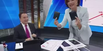 Ali Babacan took out a double wallet from his pocket during the live broadcast.