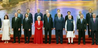 President Erdoğan and his wife participated in the family photo at the Shanghai Summit.