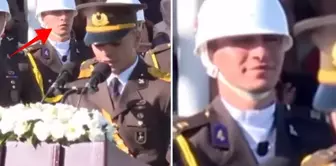 The striking image from the graduation ceremony of the Army War College: The facial expression was captured on camera.