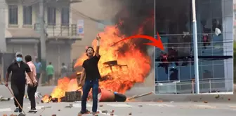 Generation Z is burning and destroying Nepal: The television building was set on fire, and employees jumped out of the windows.