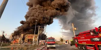 Fire in the logistics warehouse! Smoke covered the sky.