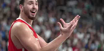 The match is over, but he keeps scoring! Alperen sends a bomb to Greece.