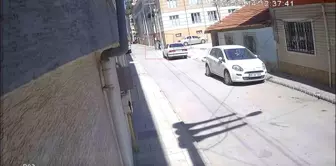 A 6-year-old child threw a box full of gold into the street, and the woman who found it disappeared.