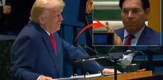 The only person in the big hall who approved of Trump's words: First, he nodded his head, then he applauded.
