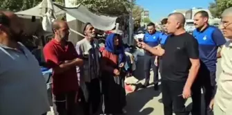 The municipal police chief lined up the market vendors and scolded them: 