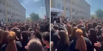 Controversial appointment! Students gathered in front of the school chanted 