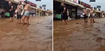 Fethiye was hit by a flood! The roads in Ölüdeniz Bazaar turned into a lake.